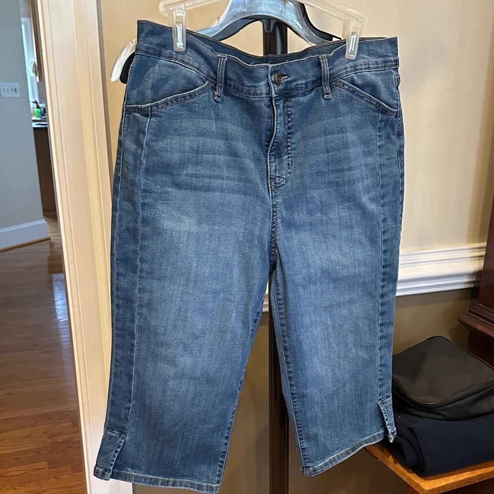 Gloria Vanderbilt Blue Cropped Jeans